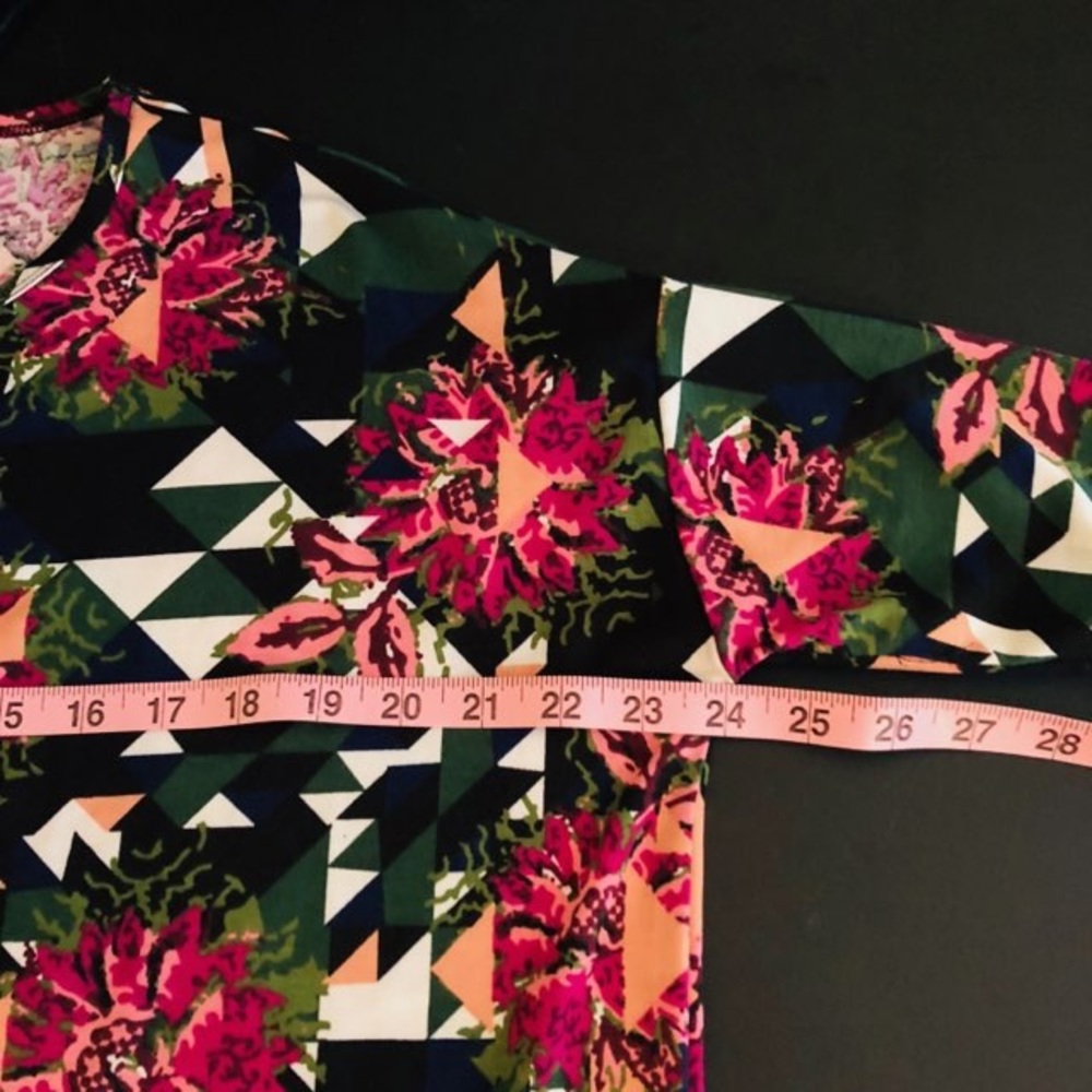 Lularoe Irma Top-c1 - Picture 4 of 7